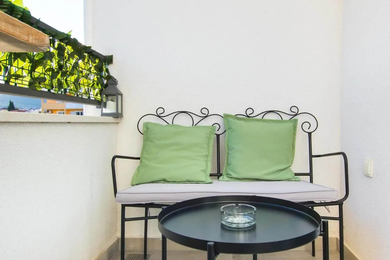 4 * Apartment Sunset Close To The Sea Kastela