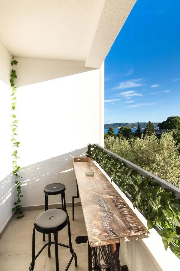 4 * Apartment Sunset Close To The Sea Kastela